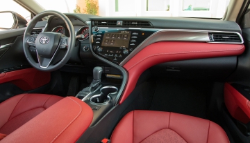 2018-Toyota-Camry-XSE-front-interior-01.jpg